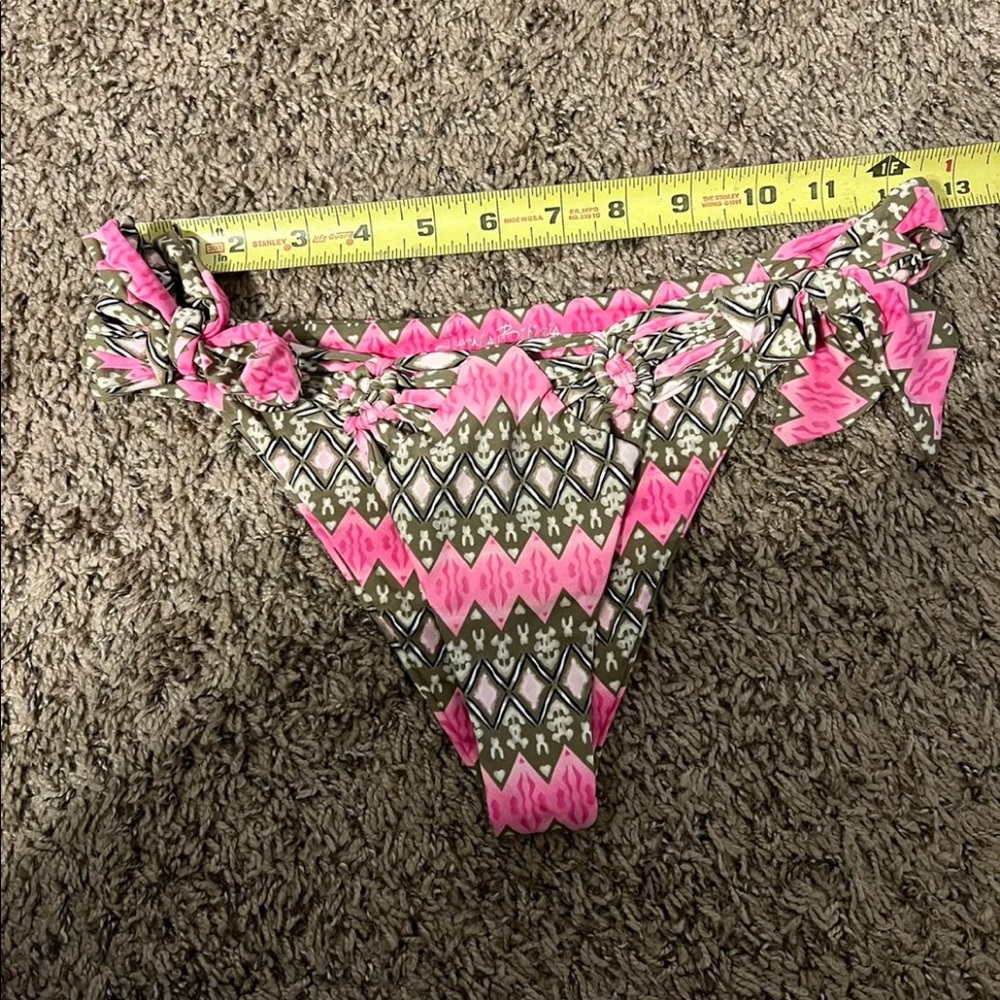 Frankie’s bikini bottom